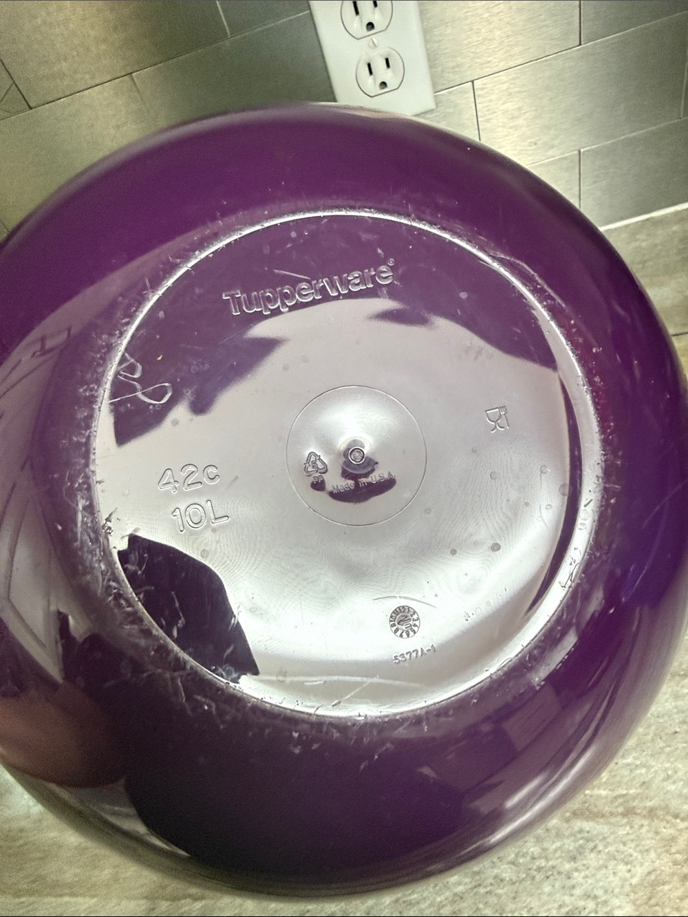 Tupperware Thatsa Bowl 42 cup - Picture 3 of 5